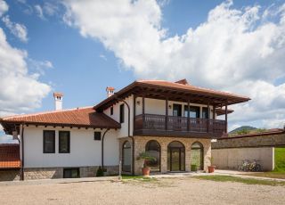 Почивка в Еленския Балкан | Любомировата къща с. Средни колиби